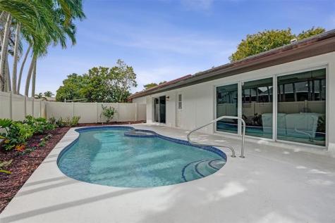 10220 NW 25th Street Pembroke Pines FL 33026