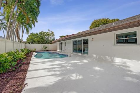 10220 NW 25th Street Pembroke Pines FL 33026
