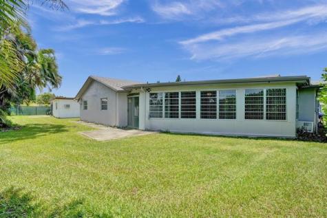 9516 NW 80th Court Tamarac FL 33321
