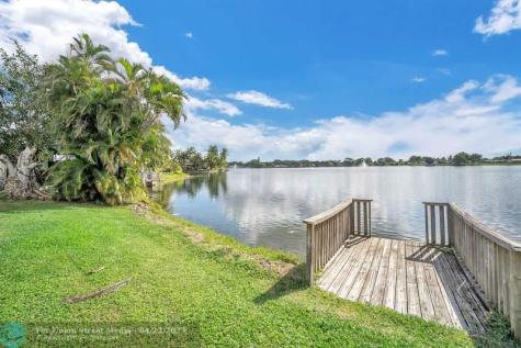 5520 NW 203rd Miami Gardens FL 33055