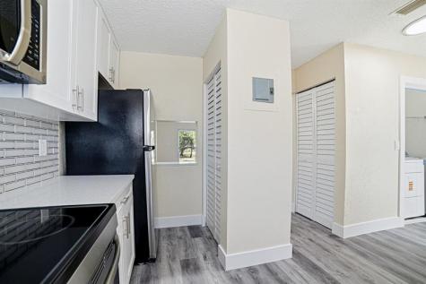7903 SW 9th Street North Lauderdale FL 33068