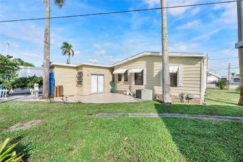 8600 SW 16th Place Davie FL 33324