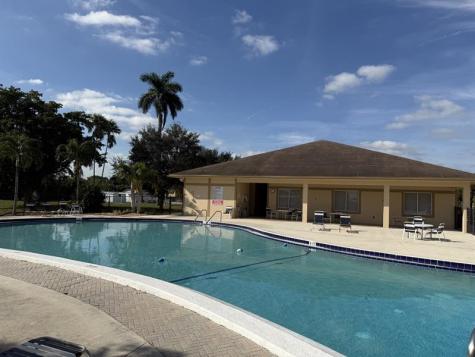 8600 SW 16th Place Davie FL 33324