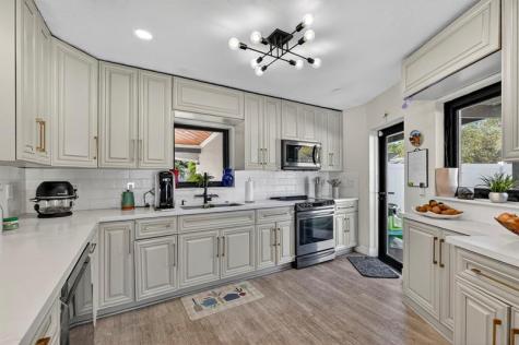 2601 NE 8th Court Pompano Beach FL 33062