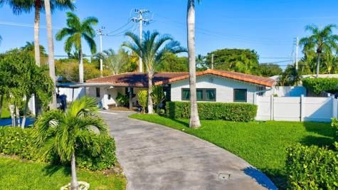 2601 NE 8th Court Pompano Beach FL 33062