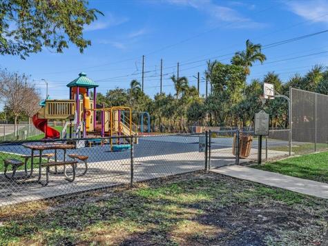 5180 SW 13th Street Plantation FL 33317