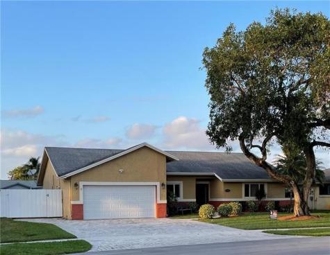 8581 27TH Place Davie FL 33328