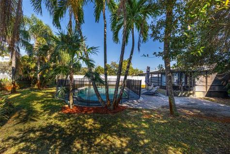 2241 SW 38th Avenue Fort Lauderdale FL 33312