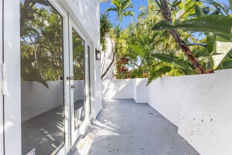 4701 NW 1st Place Deerfield Beach FL 33442