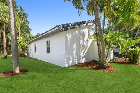 4701 NW 1st Place Deerfield Beach FL 33442
