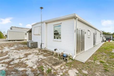 7897 SE Swan Avenue Hobe Sound FL 33455