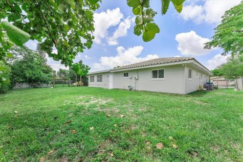 2757 NW 83rd Terrace Coral Springs FL 33065