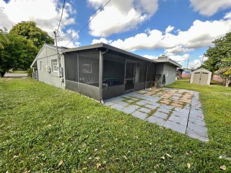 1530 SW 68th Avenue North Lauderdale FL 33068