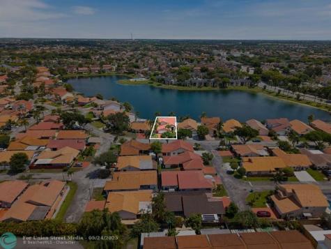 8313 NW 188th Terrace Hialeah FL 33015