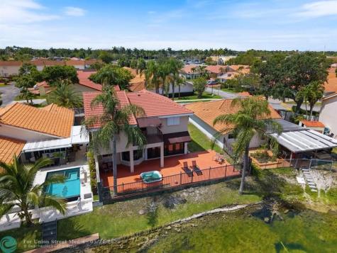 8313 NW 188th Terrace Hialeah FL 33015