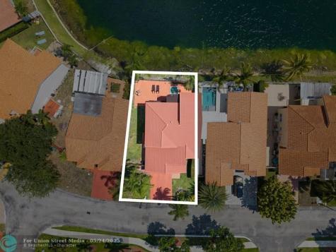 8313 NW 188th Terrace Hialeah FL 33015