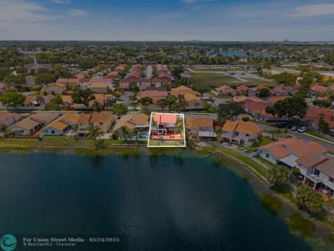 8313 NW 188th Terrace Hialeah FL 33015