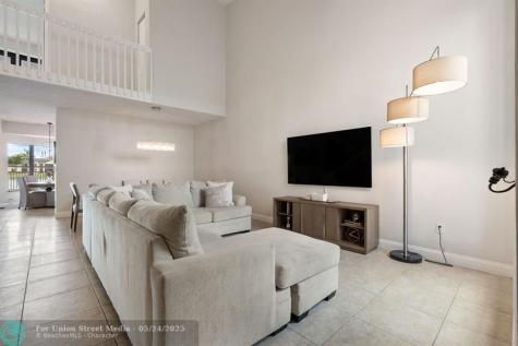 8313 NW 188th Terrace Hialeah FL 33015