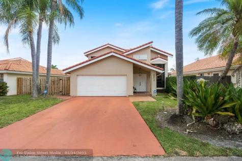 8313 NW 188th Terrace Hialeah FL 33015