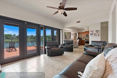 8313 NW 188th Terrace Hialeah FL 33015