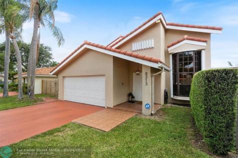 8313 NW 188th Terrace Hialeah FL 33015
