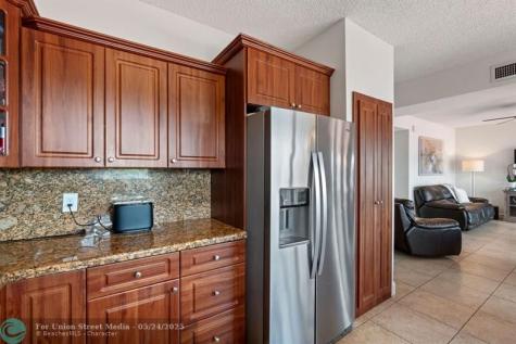 8313 NW 188th Terrace Hialeah FL 33015