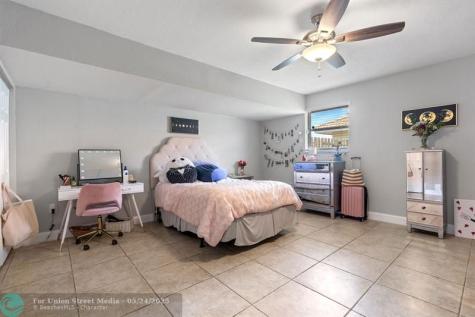 8313 NW 188th Terrace Hialeah FL 33015