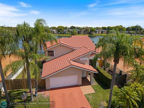8313 NW 188th Terrace Hialeah FL 33015