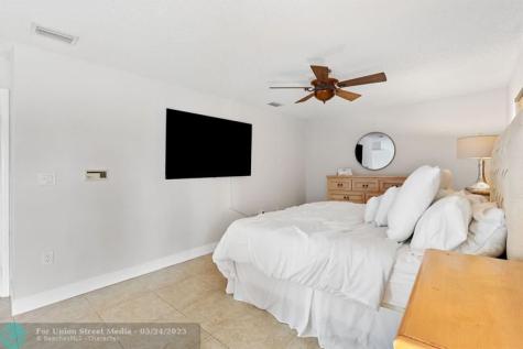 8313 NW 188th Terrace Hialeah FL 33015