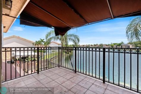 8313 NW 188th Terrace Hialeah FL 33015