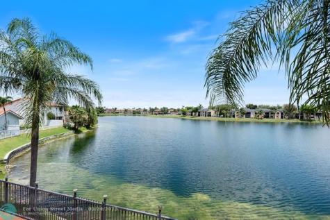 8313 NW 188th Terrace Hialeah FL 33015