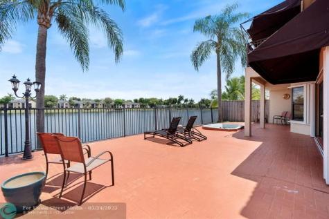 8313 NW 188th Terrace Hialeah FL 33015