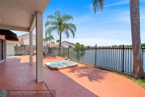 8313 NW 188th Terrace Hialeah FL 33015