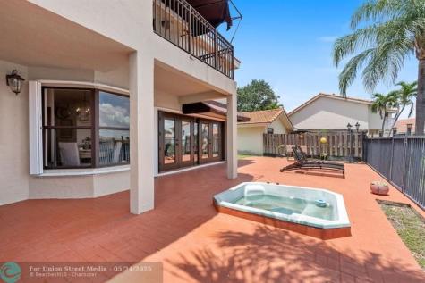 8313 NW 188th Terrace Hialeah FL 33015