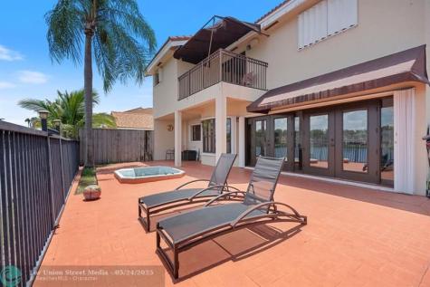 8313 NW 188th Terrace Hialeah FL 33015