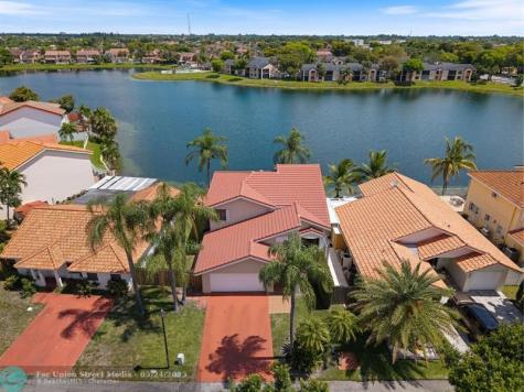 8313 NW 188th Terrace Hialeah FL 33015