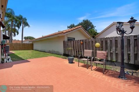 8313 NW 188th Terrace Hialeah FL 33015