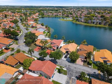 8313 NW 188th Terrace Hialeah FL 33015