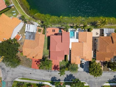 8313 NW 188th Terrace Hialeah FL 33015
