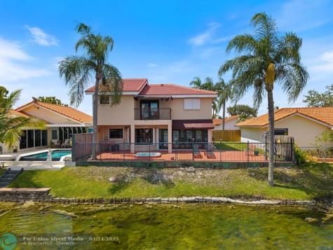 8313 NW 188th Terrace Hialeah FL 33015