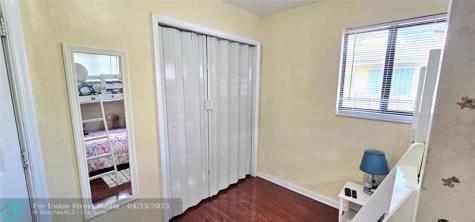 5629 SW 40th Street West Park FL 33023