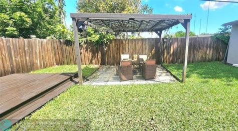 5629 SW 40th Street West Park FL 33023