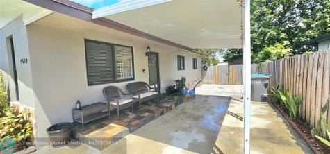 5629 SW 40th Street West Park FL 33023