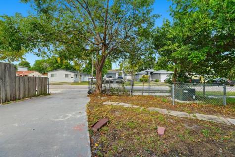 5735 Hayes Street Hollywood FL 33021