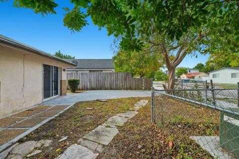 5735 Hayes Street Hollywood FL 33021