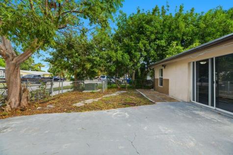 5735 Hayes Street Hollywood FL 33021