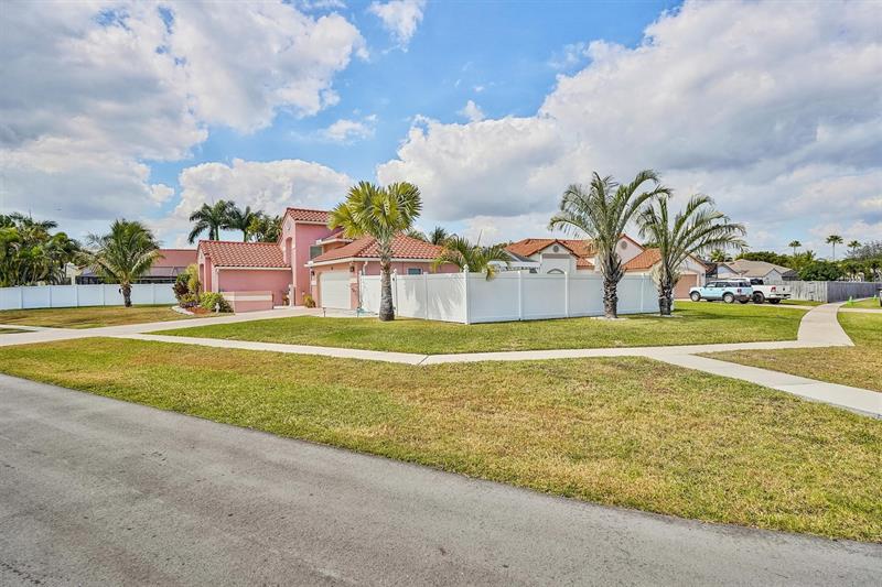 26 Dogwood Circle Boynton Beach FL 33436