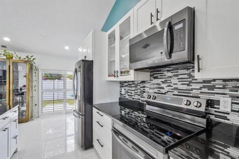26 Dogwood Circle Boynton Beach FL 33436