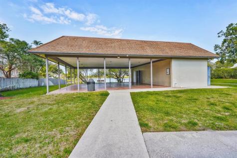 26 Dogwood Circle Boynton Beach FL 33436