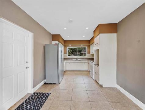 2750 SE 3rd Street Pompano Beach FL 33062